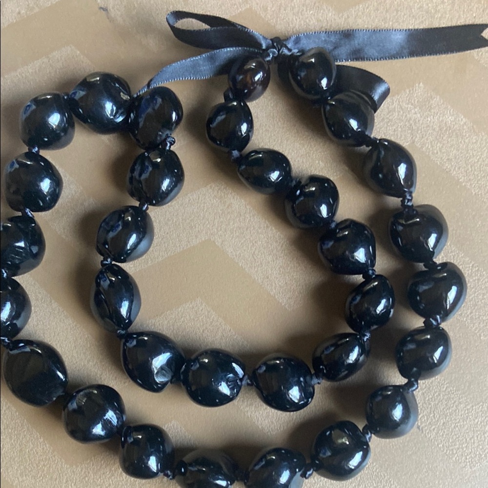 Sophisticated Black Glossy Beaded Necklace